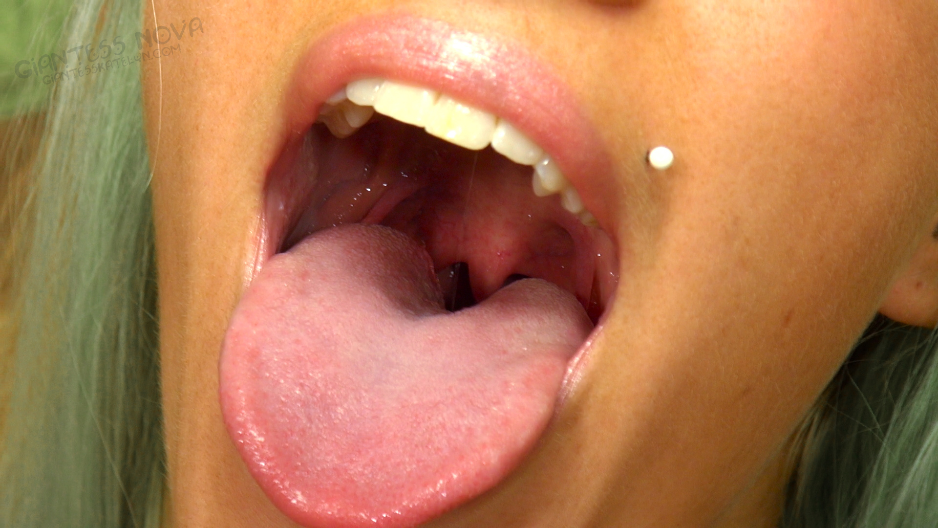 Muzzie reccomend japanese girl mouth uvula