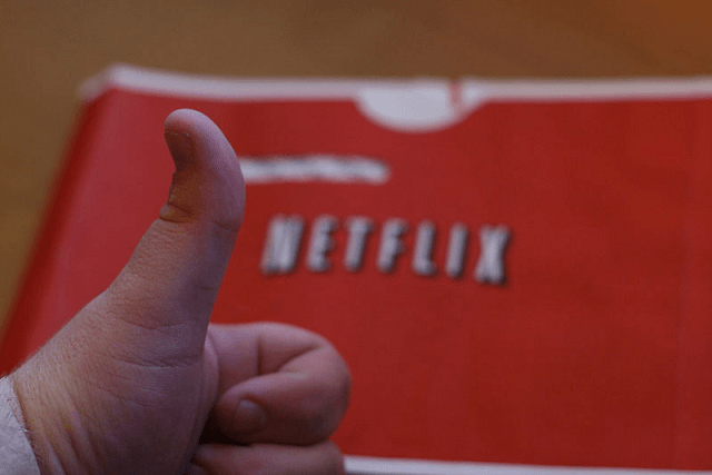 Netflix chill turn into blowjob