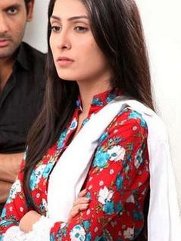 Pakistani actress ayesha khan showing boobs