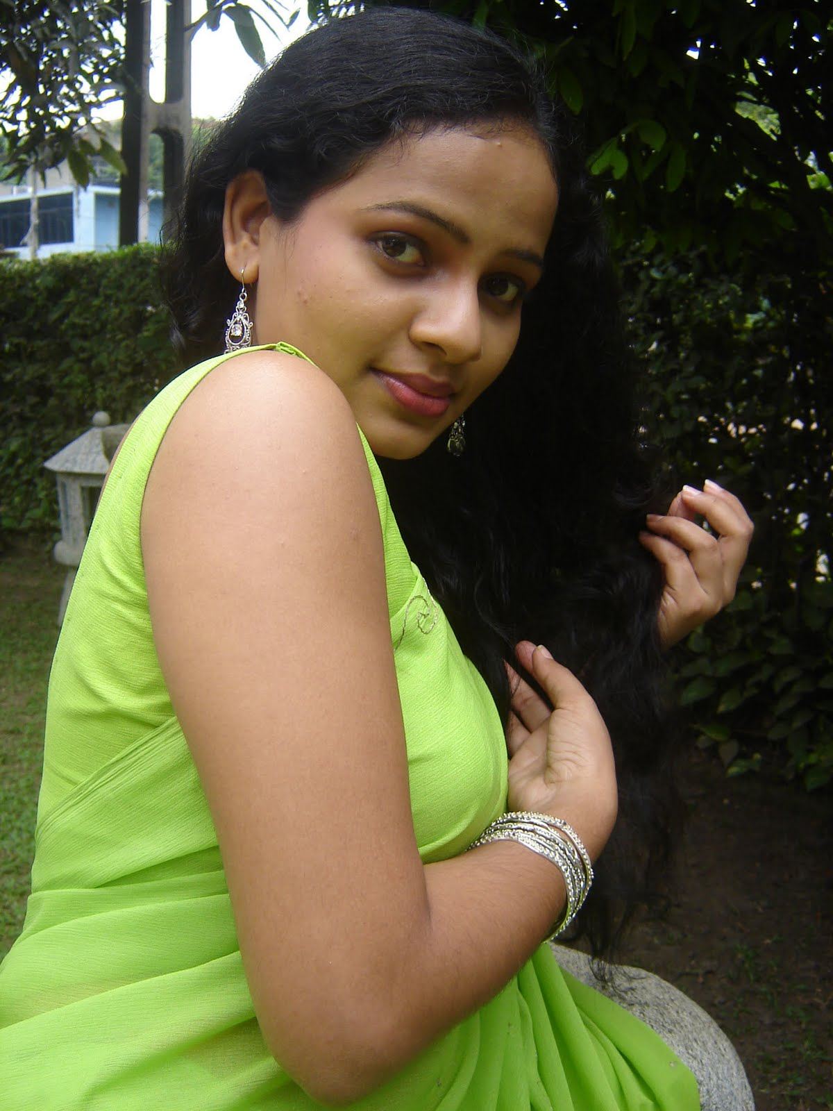 Srilankan girls lovely figure after