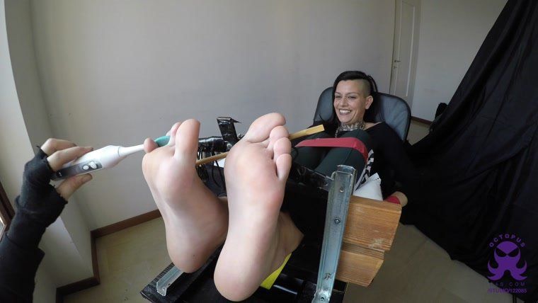 Tickle feet blowjob first time online