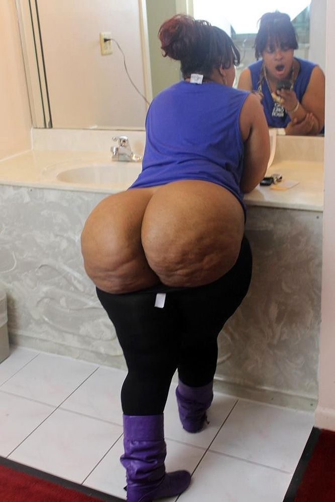 Big ass woman nude