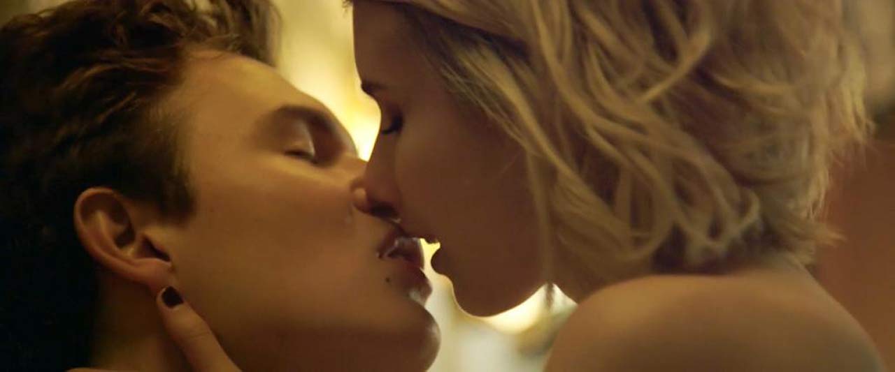 Commander recomended Teen Celebs Emma Roberts & Dree Hemingway Almost Naked And Sex Movie Scenes.